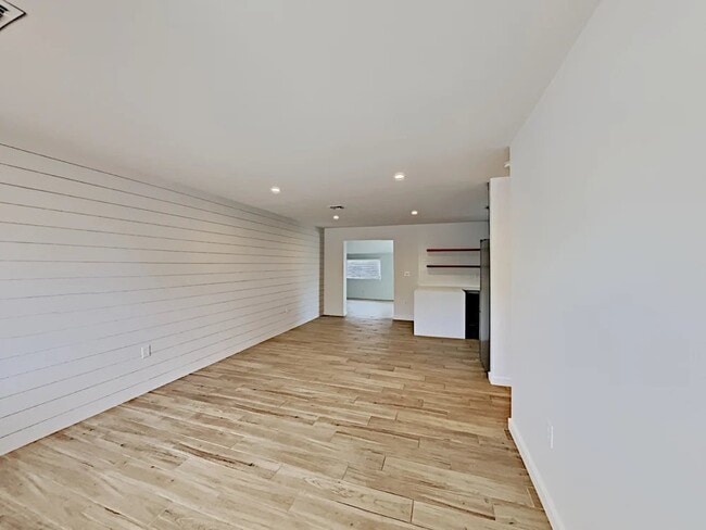 Photo - 1018 W Elna Rae St