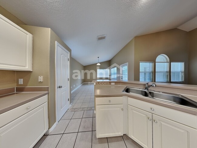 Photo - 1591 Crawford Dr