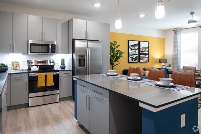 1BR, 1BA - 781SF