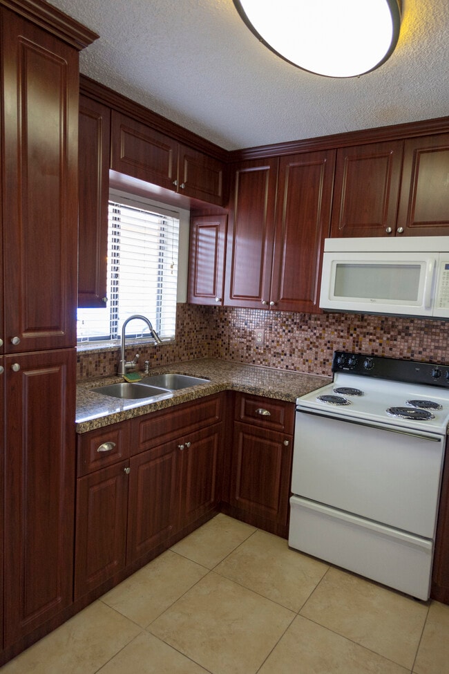 Building Photo - 6081 W 24th Ave Unit 110