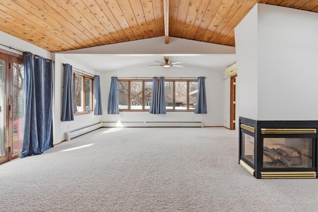 Building Photo - 987 County Road C2 W Unit 1