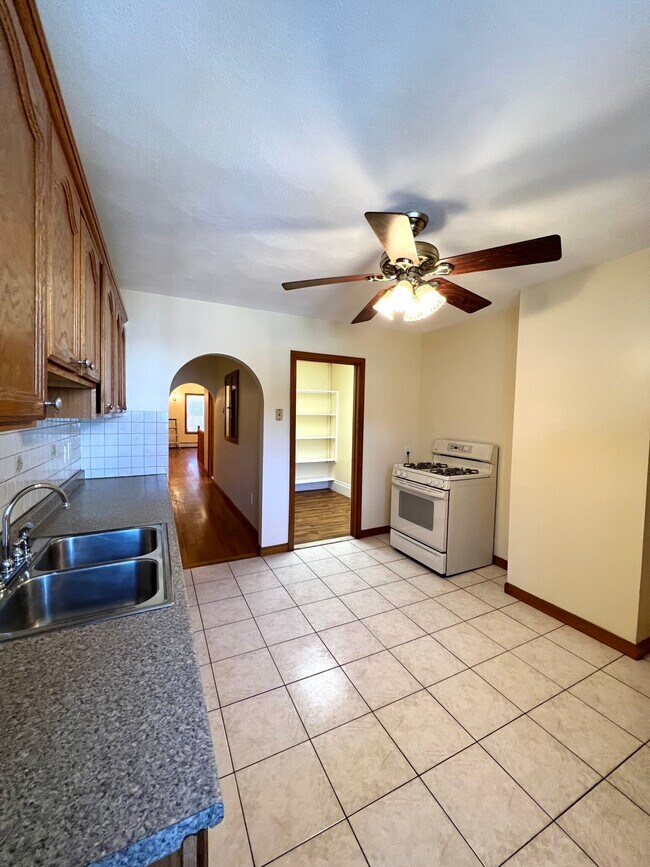 Photo - 186 Holland St Unit #2