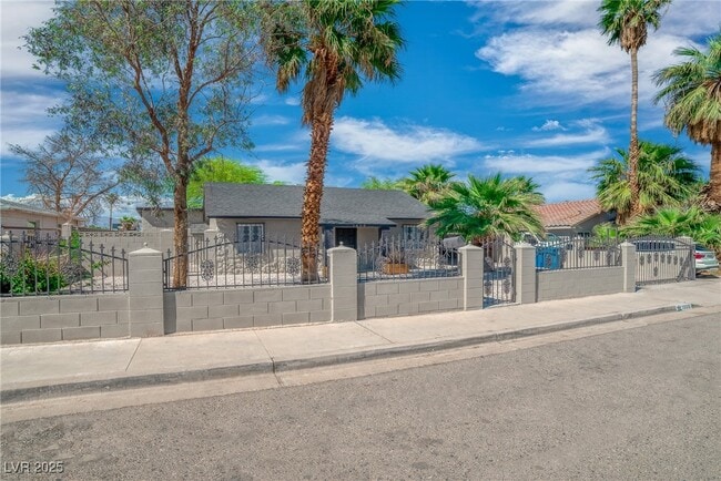 Photo - 1608 E McDonald Ave Casa