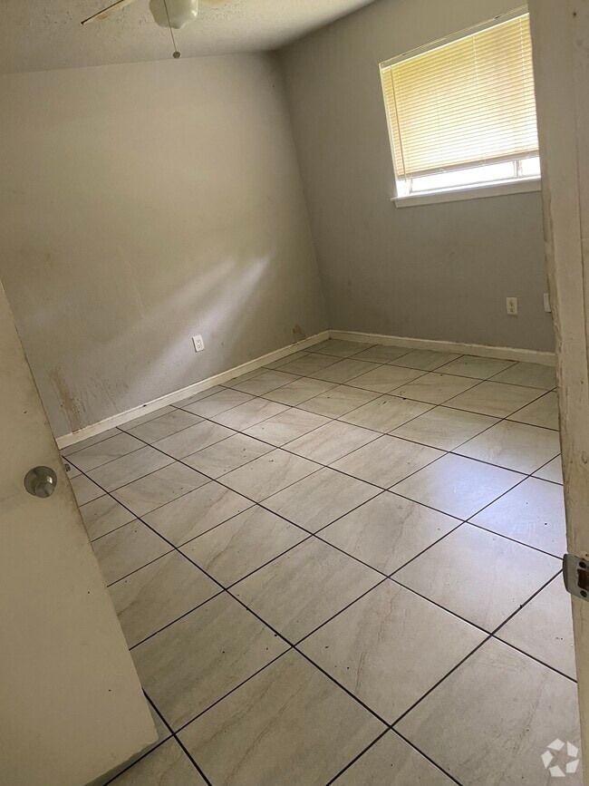 Building Photo - 8019 Beech Cove Ln Rental