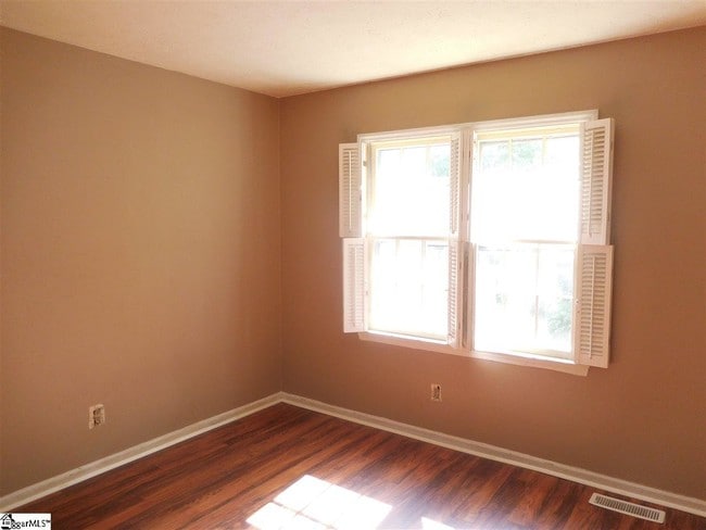 Photo - 31 Summercreek Dr