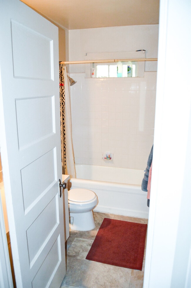 Photo - 823 E 820 N