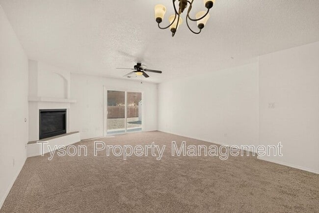 1812 Black Gold St SE
