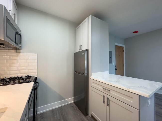 Photo - 545 W Belmont Unit B6