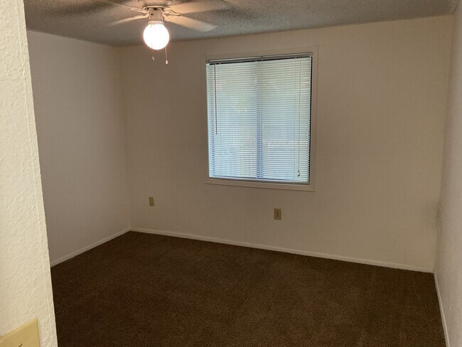 Photo - HUGE 1 BEDROOM ! GREAT PRICES! Same Day Ap... Apartamento Unidad 10-10070 - Veneto