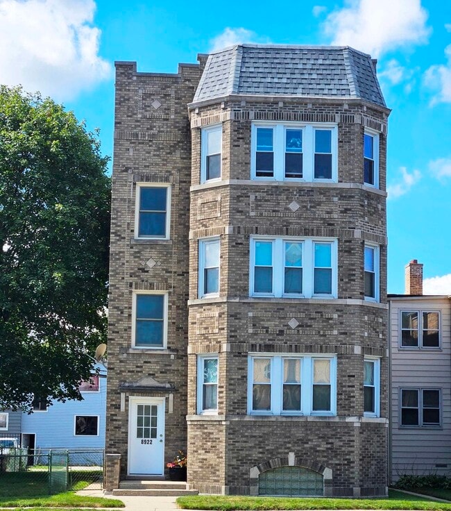 Building Photo - 8922 Skokie Blvd Unit 2 Rental