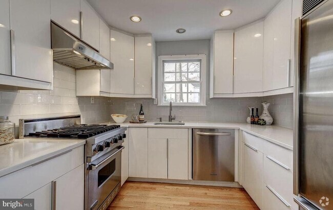 Building Photo - 1628 N Harrison St Rental