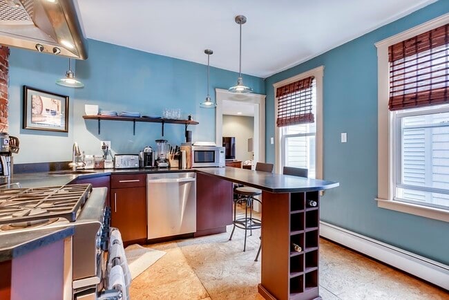 Photo - 458 E 7th St Unit 2