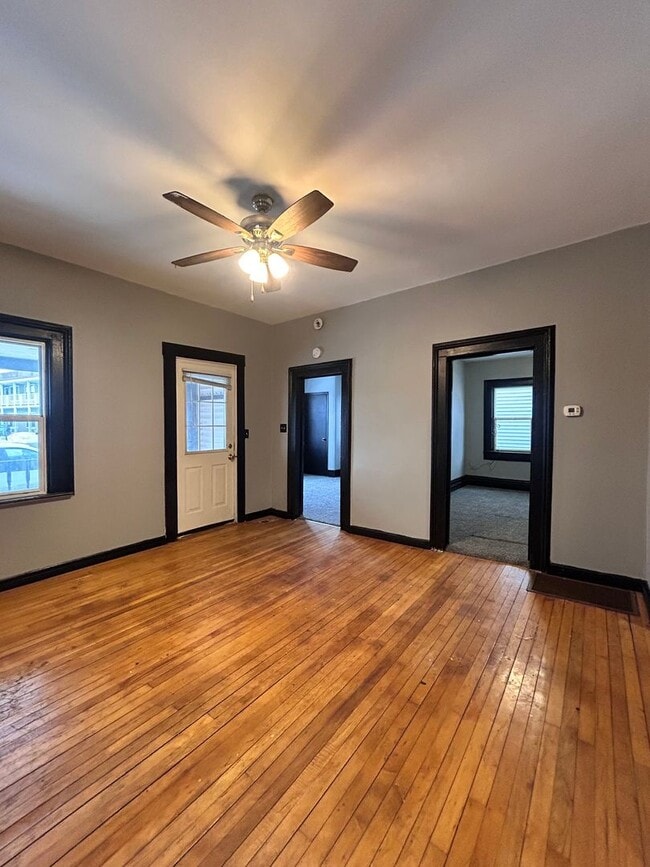 Building Photo - 315 N Dewey St