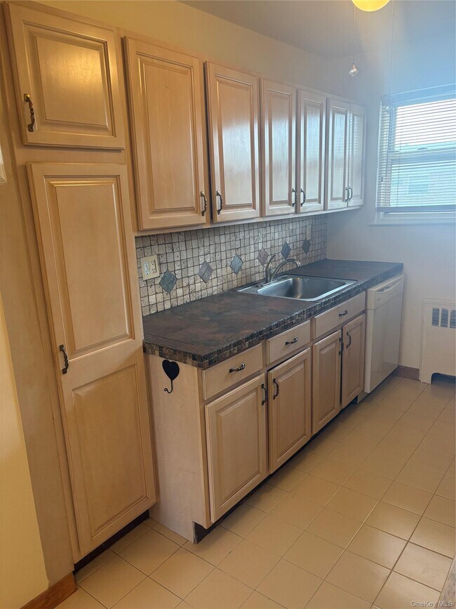 Photo - 268-18 81st Ave Unit B