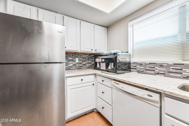 1560 W Sahuaro Dr Unit 1