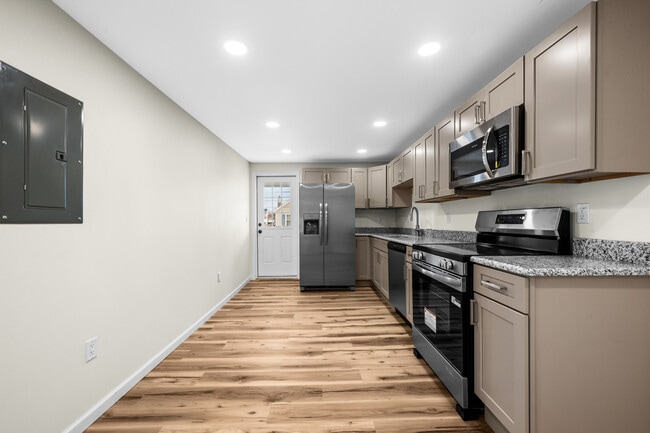 Photo - 346 Bennett St