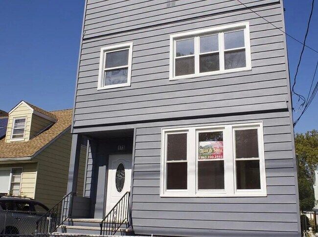 Photo - 173 MALLORY Ave Unidad 2