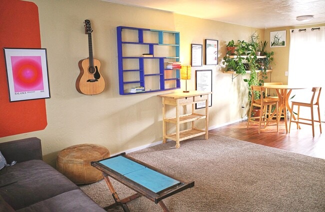 Photo - 2555 SW Pickford St Unidad A