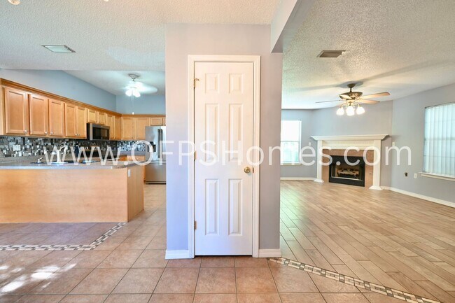 Photo - 933 Scenic Oak Ln