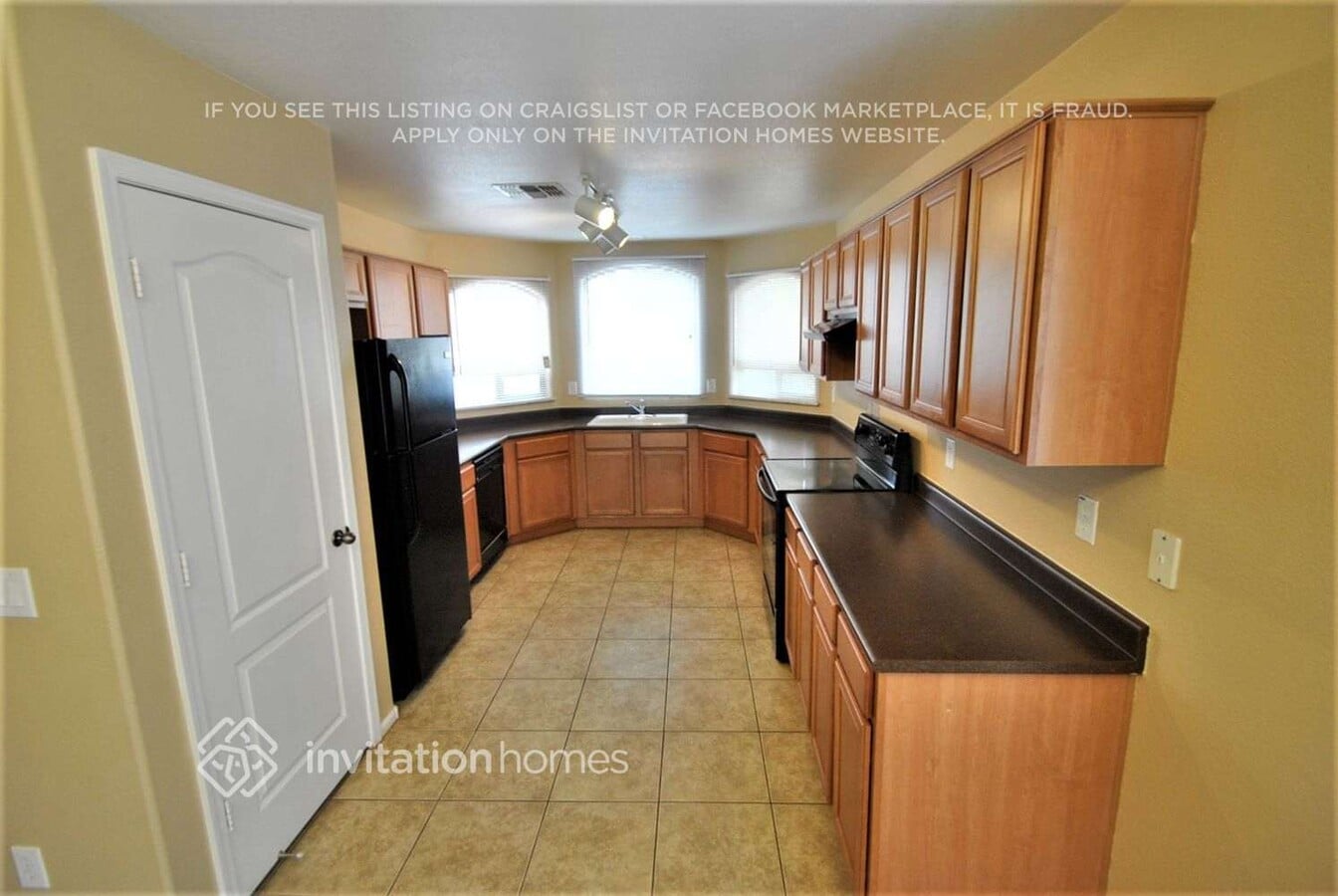 Photo - 15785 W Latham St