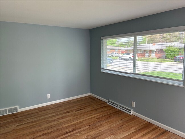 Photo - 2415 Chesstal St