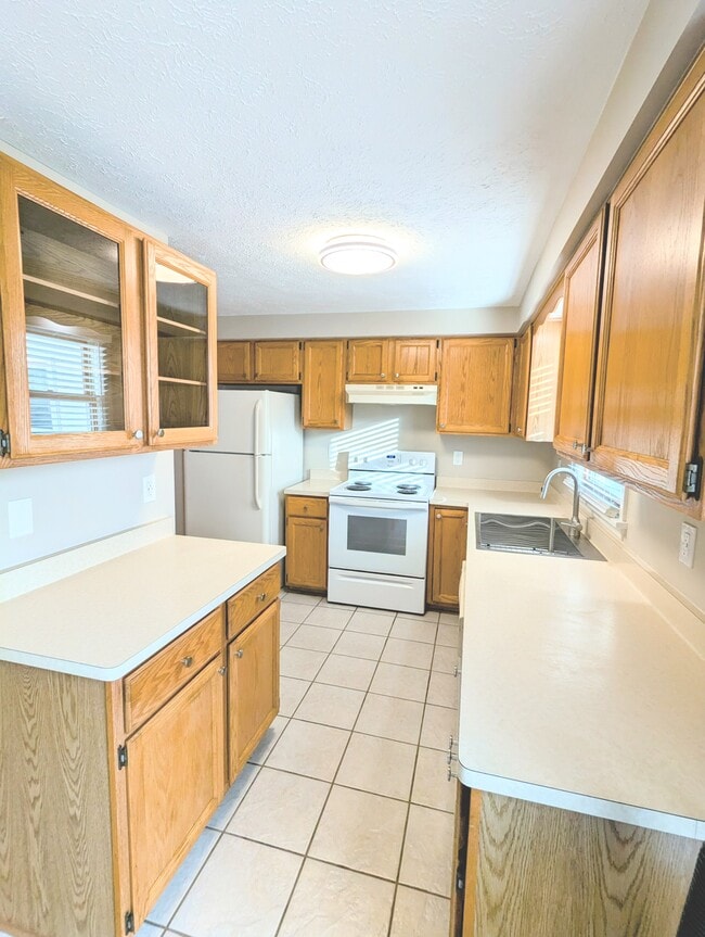 Photo - 289 Deerhurst Ln