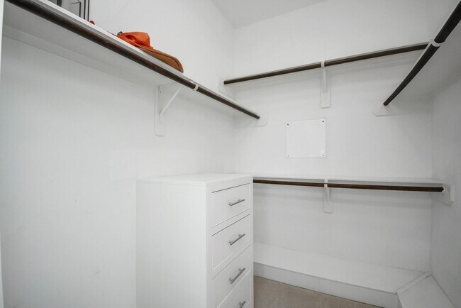 Photo - 4608 Nett St Unidad D