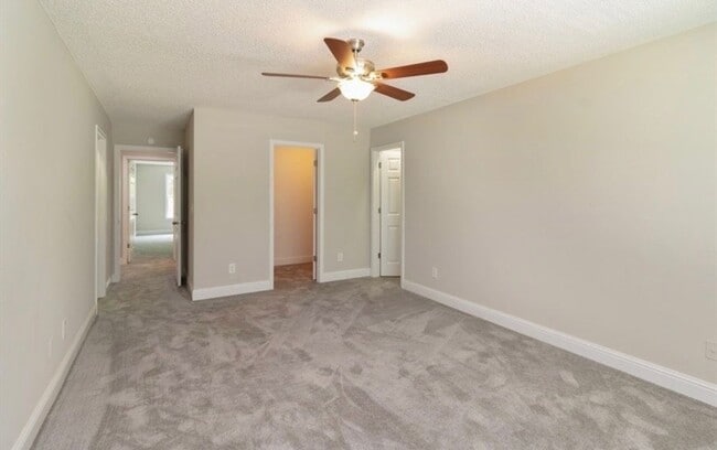 Building Photo - 224 High Ridge Ct