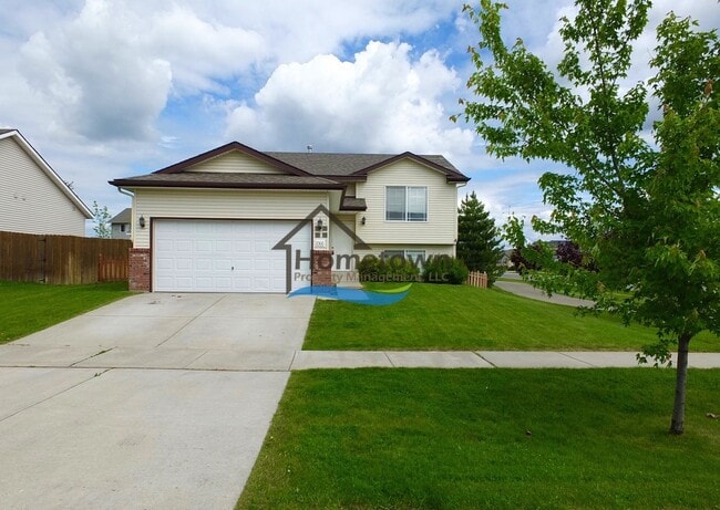 Building Photo - Beautiful 4-Bed, 2-Bath Home on a Corner L...