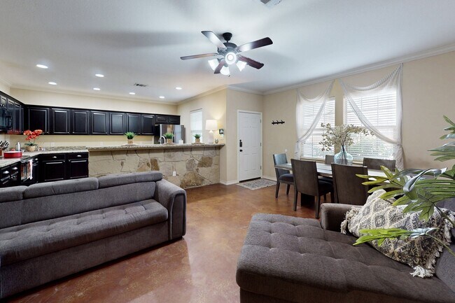 Photo - 303 Capps Dr