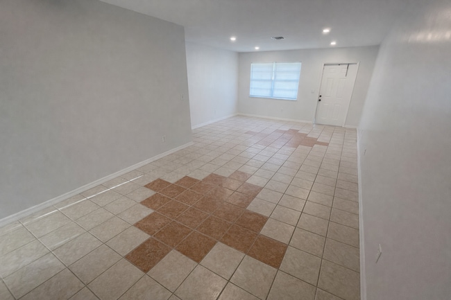 Living & Dining - 5010 Killarney Ave