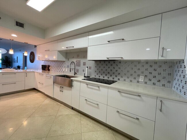 Photo - 1800 S Ocean Dr Unit 903