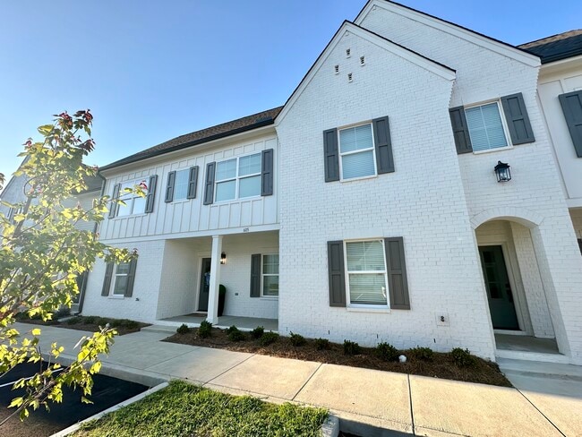 Building Photo - 605 Meadow Crest Cir Unit 605 Meadow Crest Cir. Oxford, MS