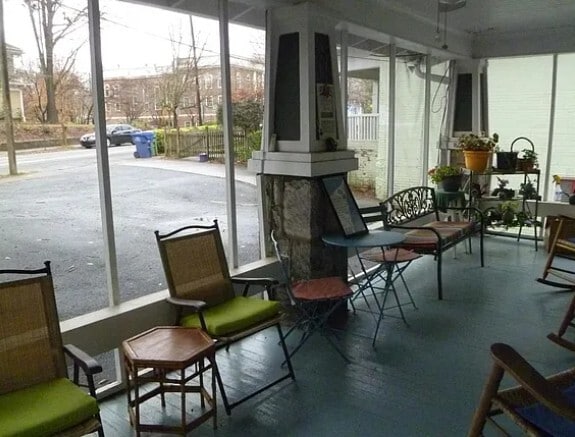 Front Porch - 974 N Highland Ave NE Unit 2