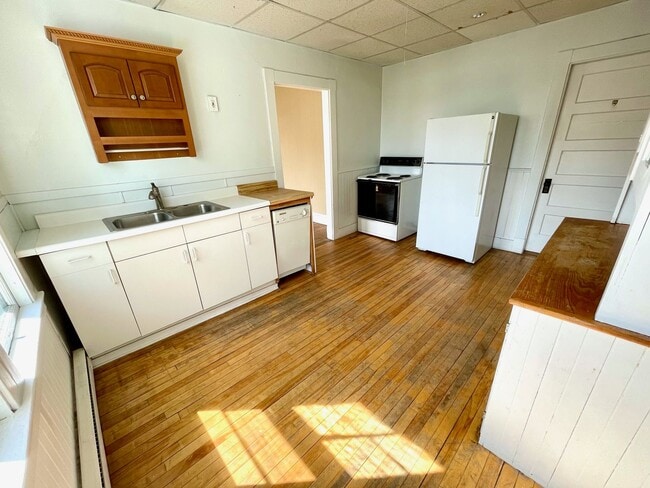 Building Photo - 15 Bartlett St Unit 2 Rental