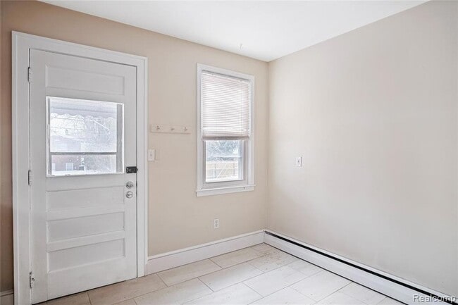 Photo - 115 W 13 Mile Rd