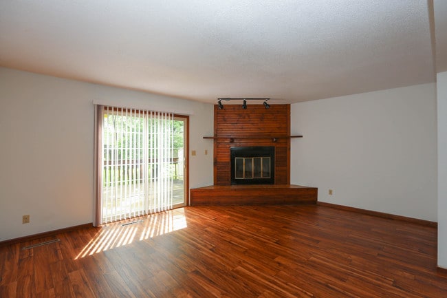 Photo - 439 Foxfire Dr