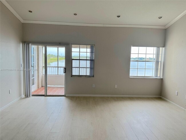 Photo - 2831 N Oakland Forest Dr