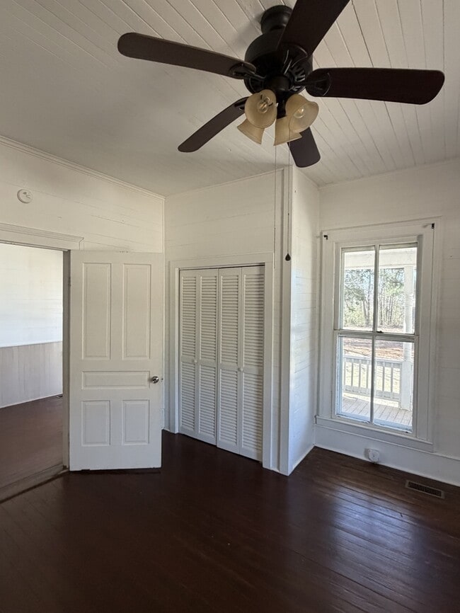 Photo - 411 Latham Ln