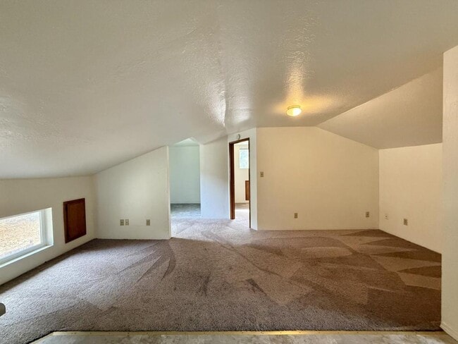 Photo - 8290 Rogue River Hwy