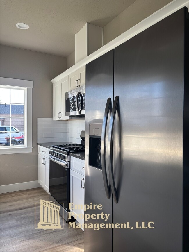 Photo - 1656 Irvine St