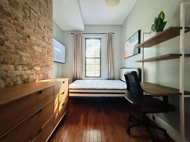Furnished room/NOT APARTMENT