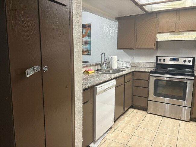 Photo - Modern Comfort in NE OKC – 3 Bed, 2.5 Bath... Townhome