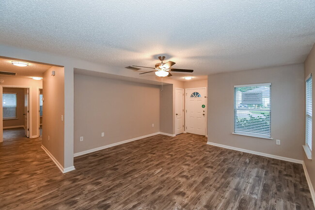 Photo - 859 Collinswood Dr