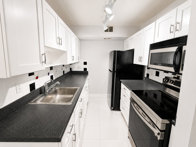 Photo - 2148 Sherwood Forest Blvd