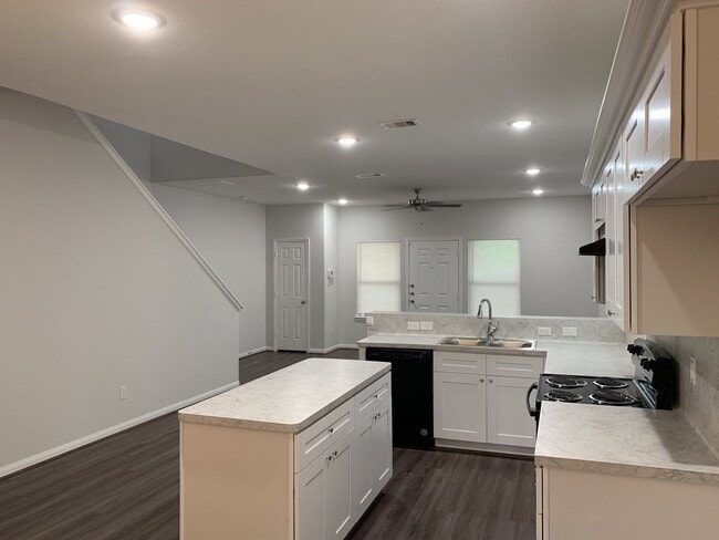 Photo - 9027 Nyssa St