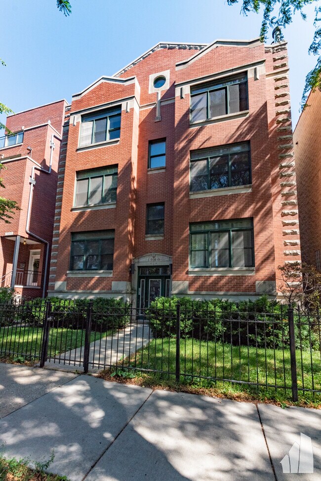 1940 W Diversey Pkwy Unit 3W