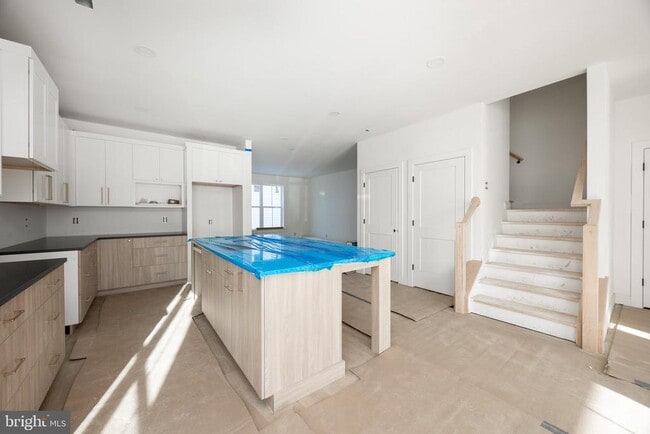 Photo - 453 E Franklin St