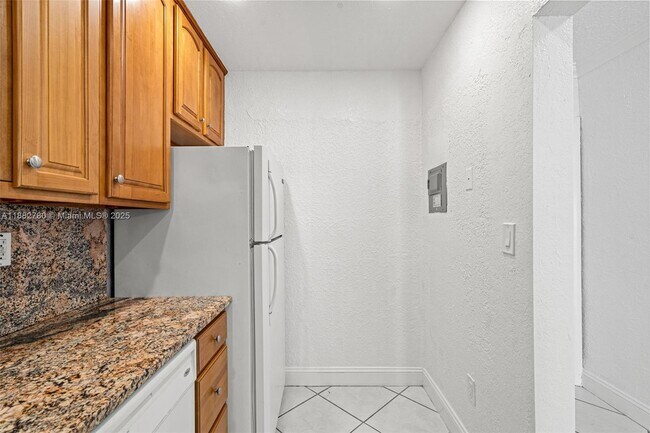 Photo - 8650 SW 67th Ave Unidad 1027