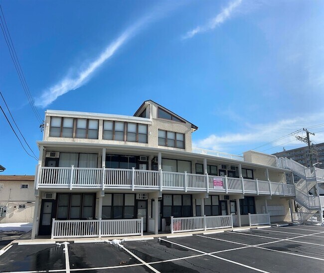 Building Photo - 9415 Pacific Ave